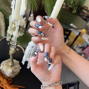 Chic Grey & White Abstract Line Press On Nails - Momenails