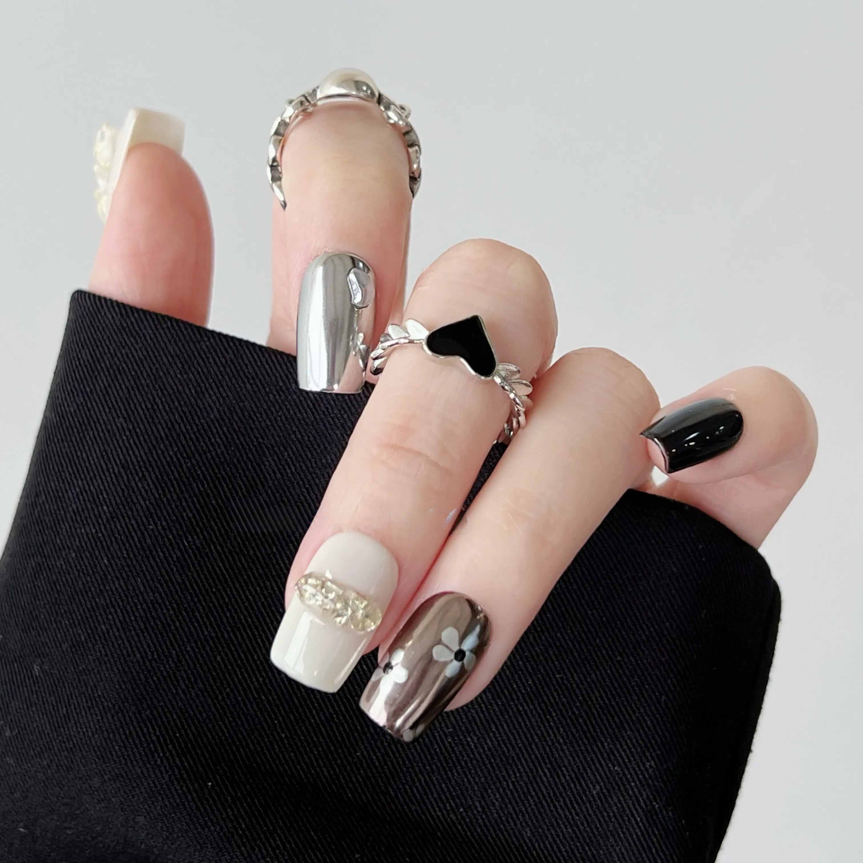 Pearl Flower & Chrome Press On Nails - Momenails