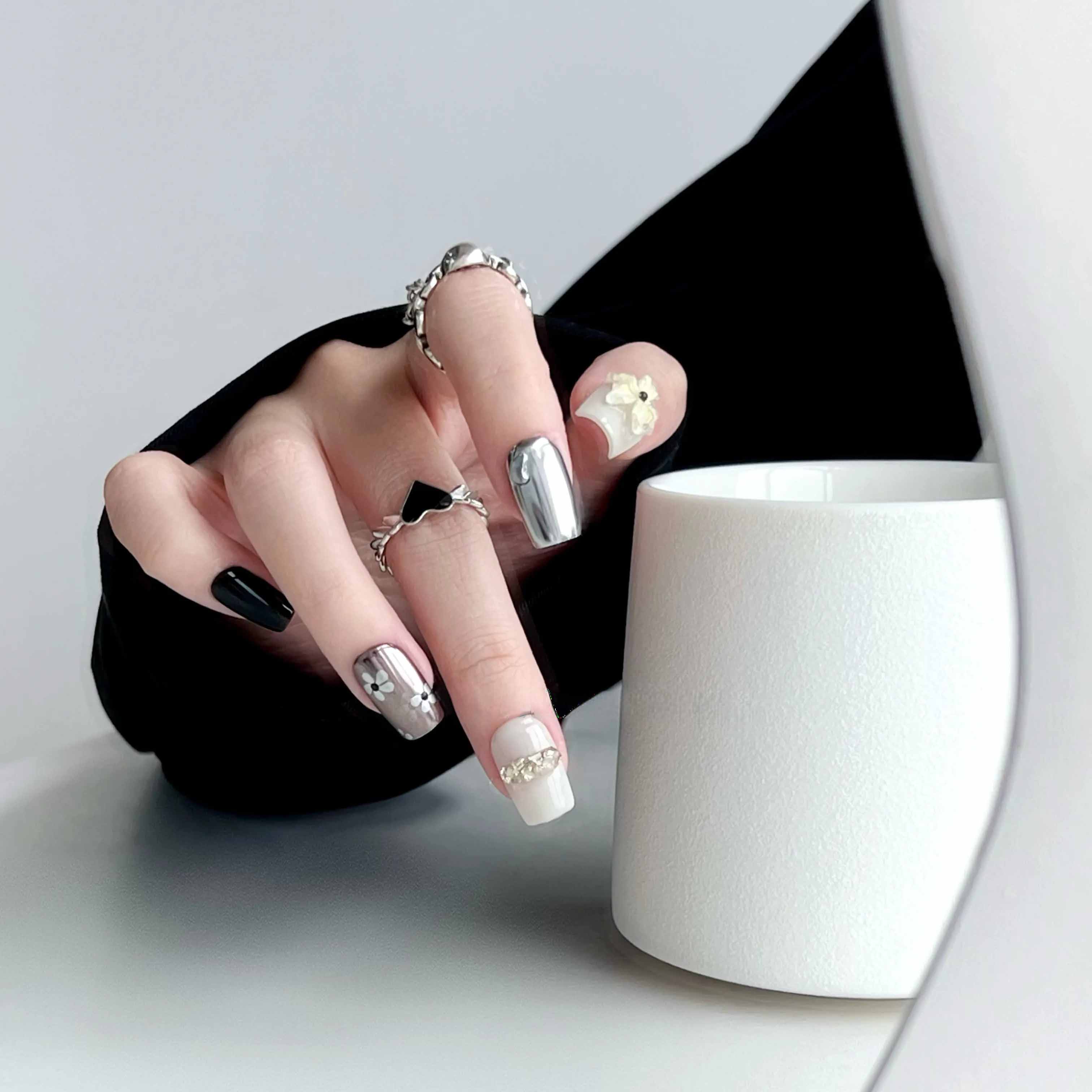 Pearl Flower & Chrome Press On Nails - Momenails